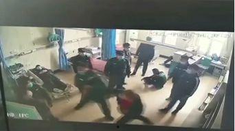 8个医护人员爆料视频播放,揭秘抗疫一线的真实瞬间”
